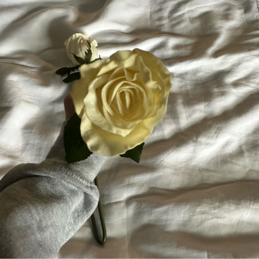 White Decor Roses - Picture 3 of 3